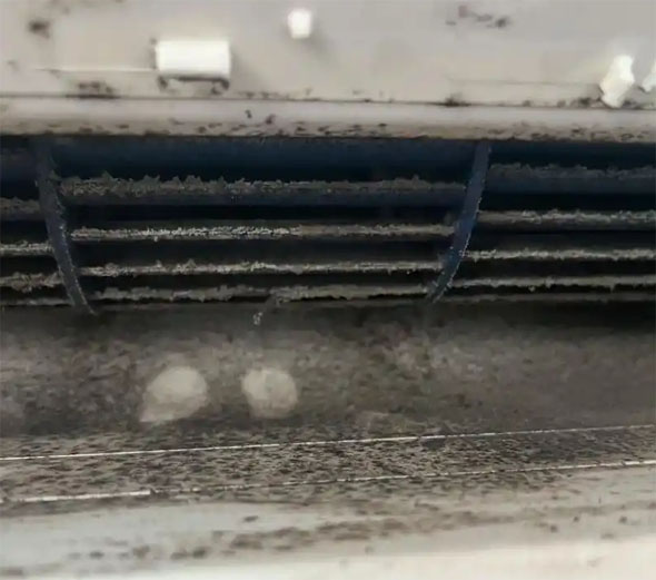 革吉空调吹的风有股烧焦味是怎么回事